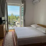 Spacious Family Apartment Near The Beach