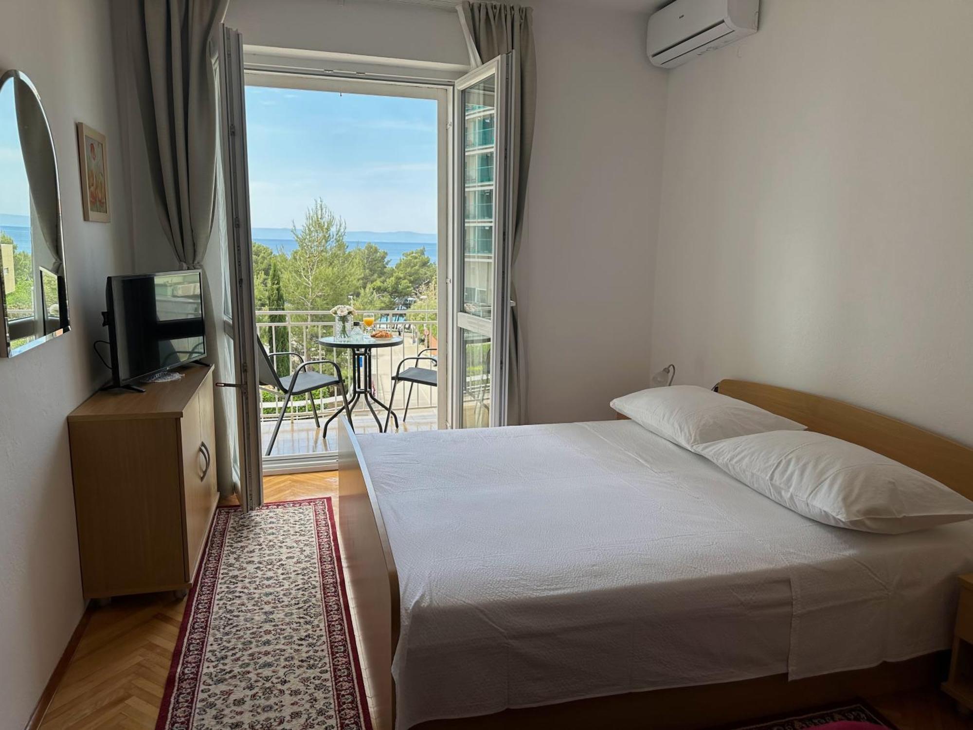 Apartment Spacious Family Near The Makarska