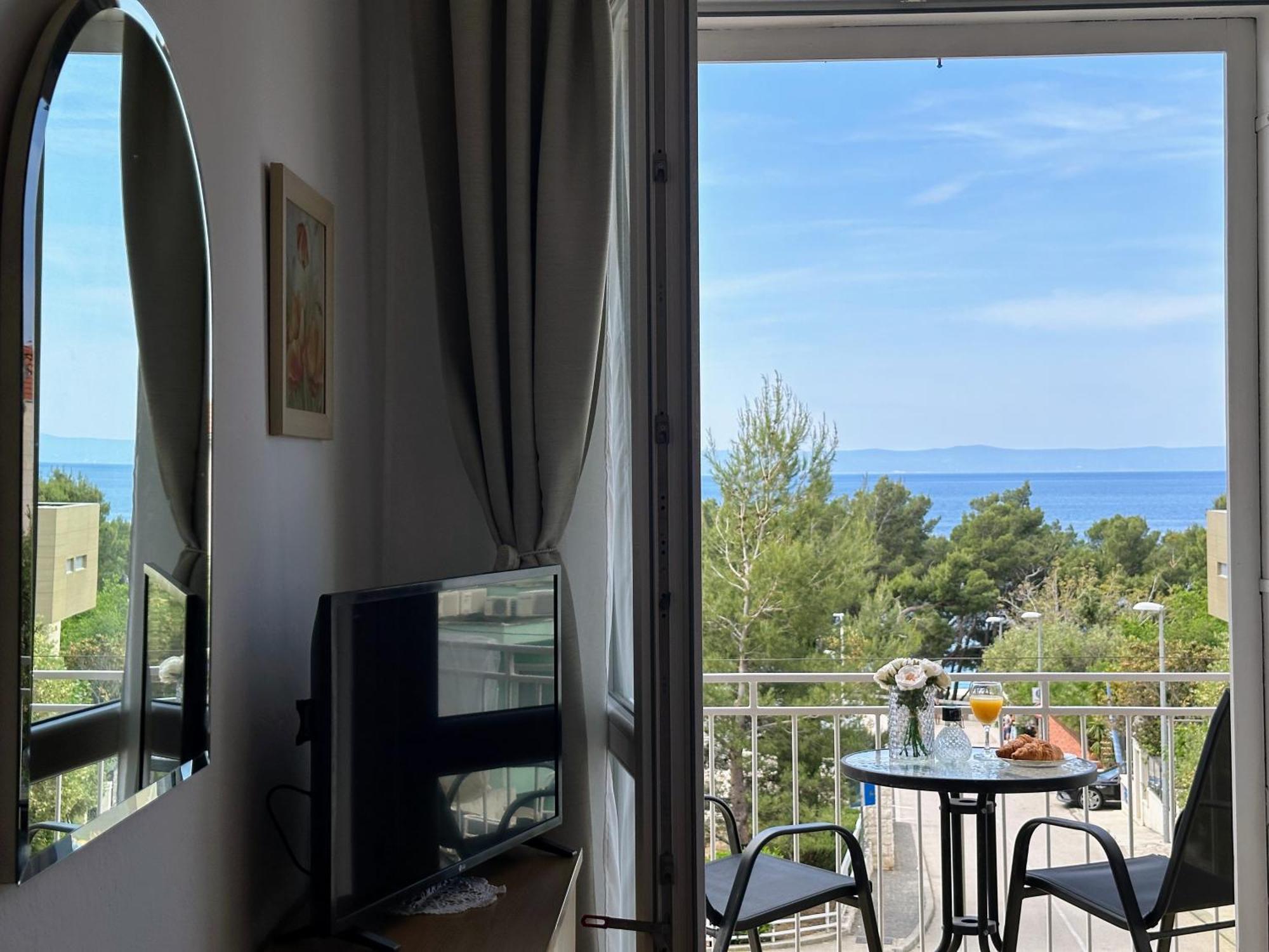 Spacious Family Near The Makarska