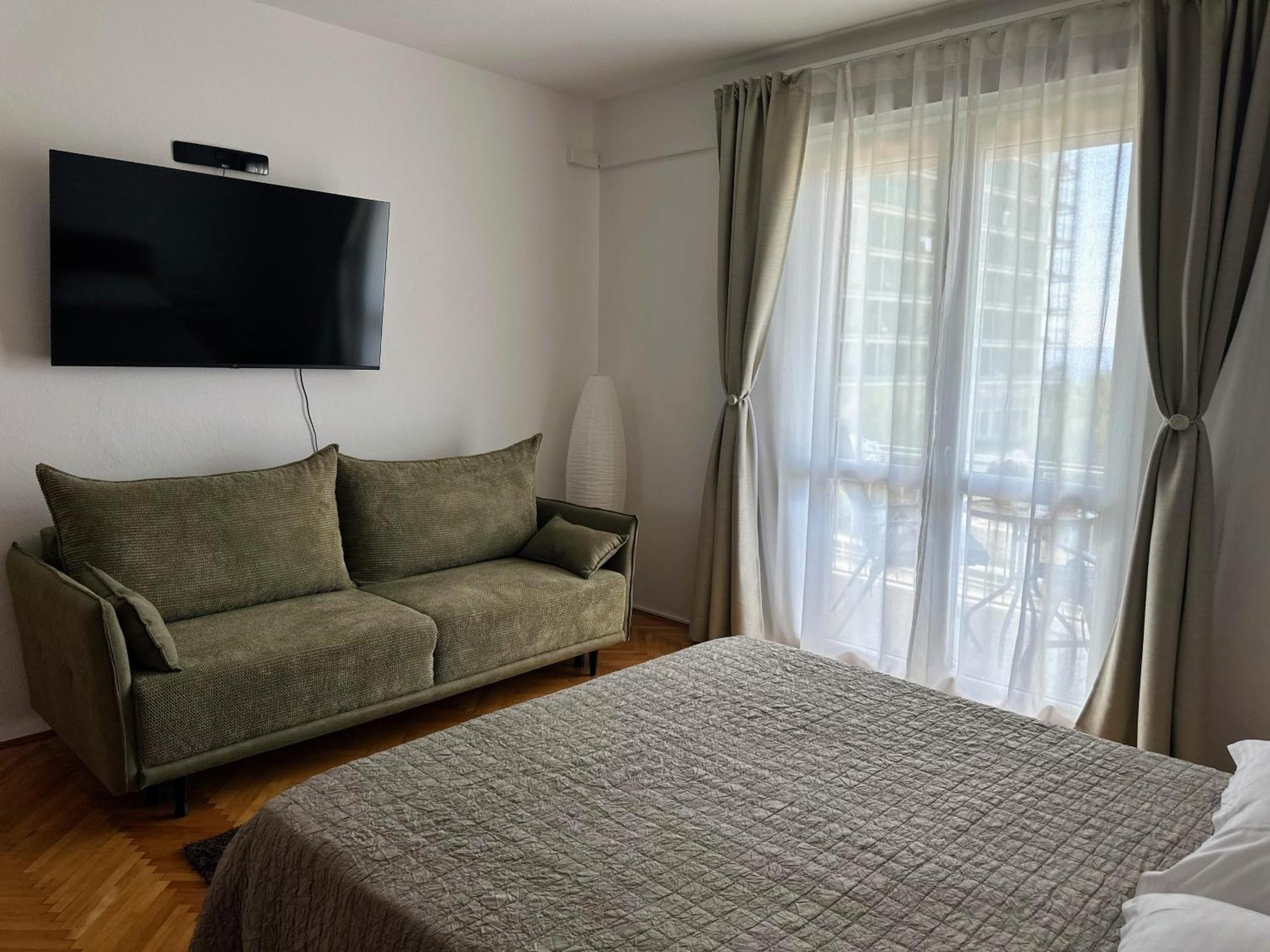 Spacious Family Near The Apartment Makarska