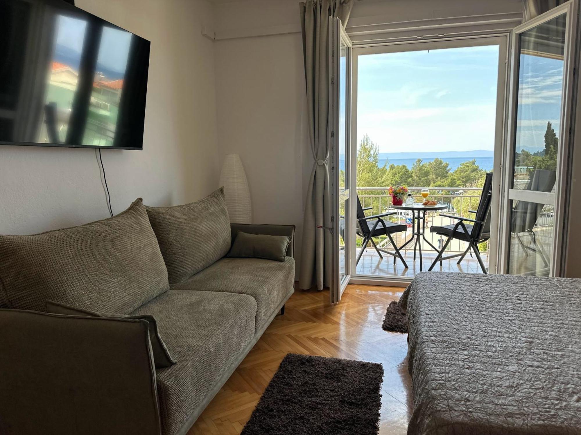 Spacious Family Near The Apartment Makarska